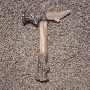 Source Unknown Rustic Antler-Inspired Decor